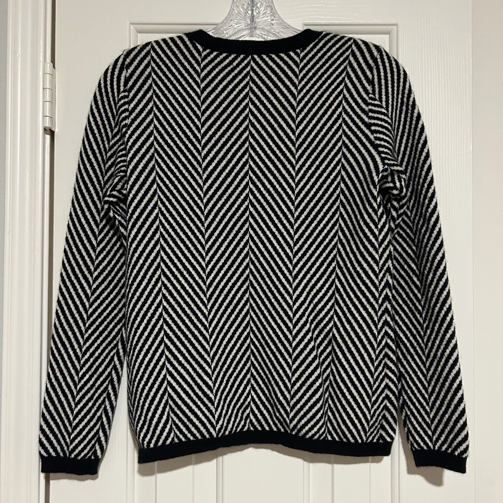 Lands’ End 100% Cashmere Black and White Chevron Sweater Size XSP Preppy! - Picture 5 of 5